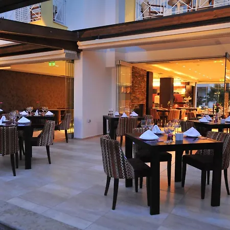 Hotel Kalloni 3*