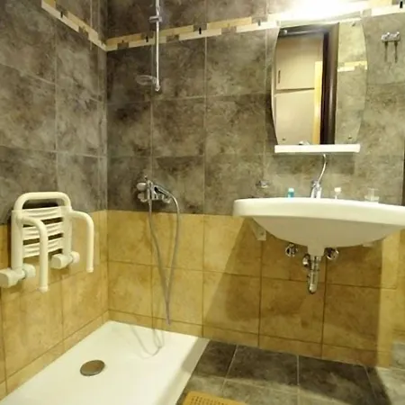 Hotel Kalloni 3*